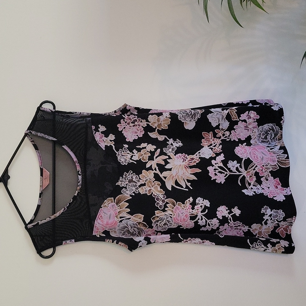 SJS Large Sleeveless Floral Blouse
